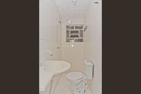 Banheiro de casa para alugar com 1 quarto, 45m² em Parque Peruche, São Paulo