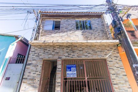 Fachada e plaquinha de casa para alugar com 2 quartos, 54m² em Bairro Jardim Nossa Senhora das Graças, Cotia