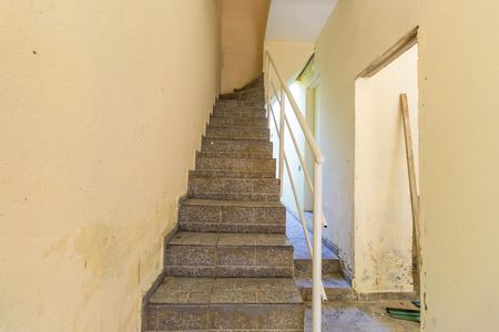 Escadas de casa para alugar com 2 quartos, 54m² em Bairro Jardim Nossa Senhora das Graças, Cotia