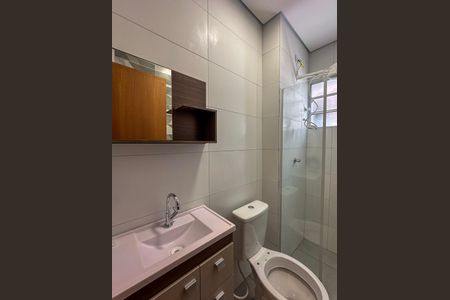 Banheiro de casa de condomínio para alugar com 1 quarto, 35m² em Sacomã, São Paulo