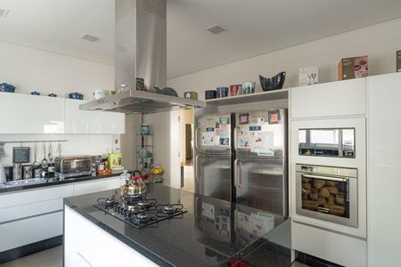 Casa à venda com 759m², 4 quartos e 4 vagas