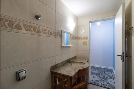 Banheiro de apartamento para alugar com 2 quartos, 74m² em Água Branca, São Paulo