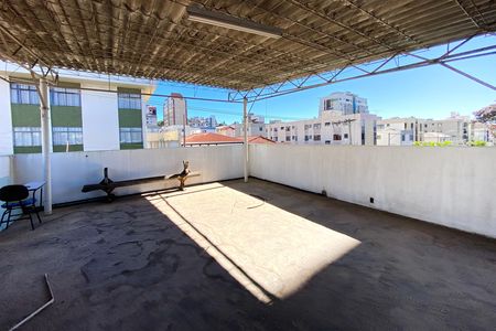 Casa para alugar com 380m², 4 quartos e 5 vagas Casa para alugar com 380m², 4 quartos e 5 vagasTerraço