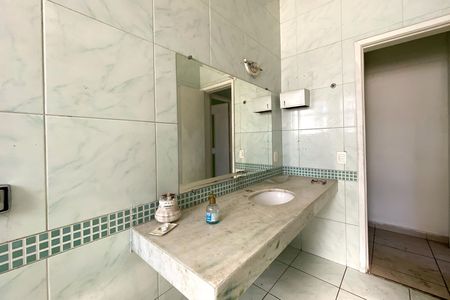Casa para alugar com 380m², 4 quartos e 5 vagas Casa para alugar com 380m², 4 quartos e 5 vagasBanheiro 2