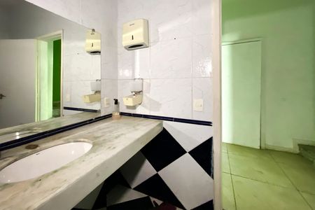 Casa para alugar com 380m², 4 quartos e 5 vagas Casa para alugar com 380m², 4 quartos e 5 vagasBanheiro
