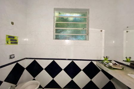 Banheiro de casa para alugar com 4 quartos, 380m² em Coração Eucarístico, Belo Horizonte