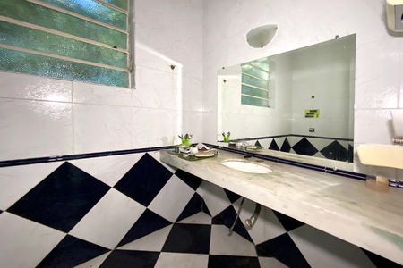 Casa para alugar com 380m², 4 quartos e 5 vagas Casa para alugar com 380m², 4 quartos e 5 vagasBanheiro