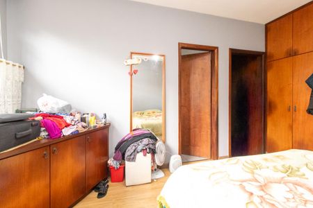 Casa à venda com 549m², 4 quartos e 3 vagas Casa à venda com 549m², 4 quartos e 3 vagasQuarto 2 - Suíte