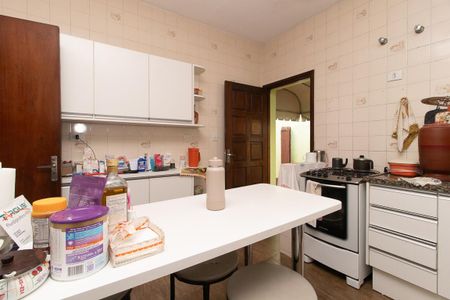 Casa à venda com 549m², 4 quartos e 3 vagas Casa à venda com 549m², 4 quartos e 3 vagasCozinha - Armários