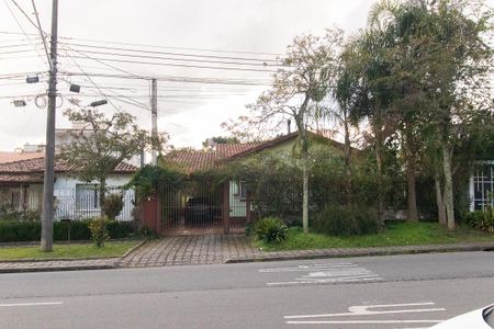 Casa à venda com 549m², 4 quartos e 3 vagas Casa à venda com 549m², 4 quartos e 3 vagasFachada