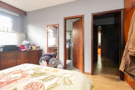 Casa à venda com 549m², 4 quartos e 3 vagas Casa à venda com 549m², 4 quartos e 3 vagasQuarto 2 - Suíte
