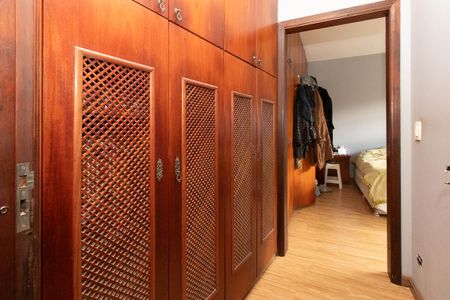 Casa à venda com 549m², 4 quartos e 3 vagas Casa à venda com 549m², 4 quartos e 3 vagasQuarto 2 - Suíte