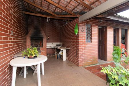 Casa à venda com 549m², 4 quartos e 3 vagas Casa à venda com 549m², 4 quartos e 3 vagasÁrea comum - Churrasqueira