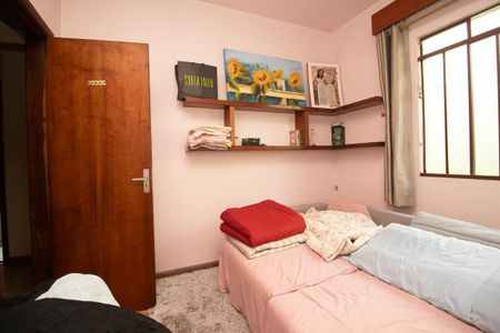 Casa à venda com 549m², 4 quartos e 3 vagas Casa à venda com 549m², 4 quartos e 3 vagasQuarto 4