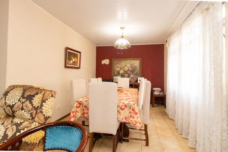 Casa à venda com 549m², 4 quartos e 3 vagas Casa à venda com 549m², 4 quartos e 3 vagasSala de Jantar