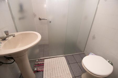 Casa à venda com 549m², 4 quartos e 3 vagas Casa à venda com 549m², 4 quartos e 3 vagasBanheiro Social