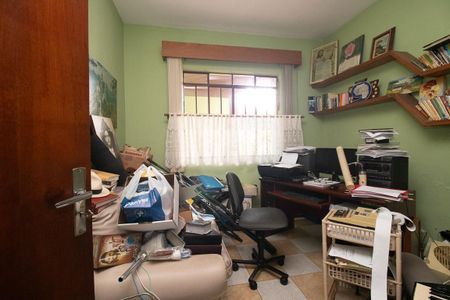 Casa à venda com 549m², 4 quartos e 3 vagas Casa à venda com 549m², 4 quartos e 3 vagasQuarto 1