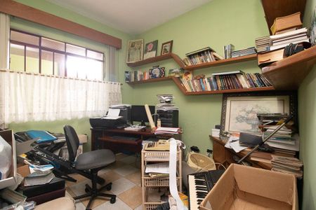 Casa à venda com 549m², 4 quartos e 3 vagas Casa à venda com 549m², 4 quartos e 3 vagasQuarto 1
