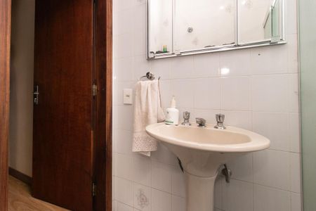 Casa à venda com 549m², 4 quartos e 3 vagas Casa à venda com 549m², 4 quartos e 3 vagasBanheiro Social