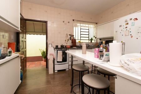 Casa à venda com 549m², 4 quartos e 3 vagas Casa à venda com 549m², 4 quartos e 3 vagasCozinha - Armários