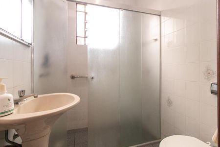 Casa à venda com 549m², 4 quartos e 3 vagas Casa à venda com 549m², 4 quartos e 3 vagasBanheiro Social