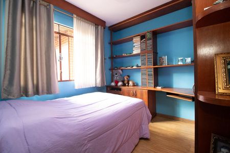 Casa à venda com 549m², 4 quartos e 3 vagas Casa à venda com 549m², 4 quartos e 3 vagasQuarto 3