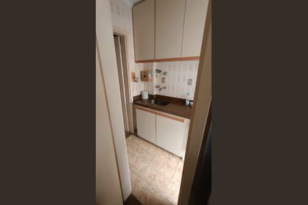 Cozinha de kitnet/studio para alugar com 1 quarto, 28m² em Gonzaga, Santos