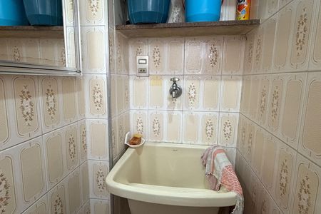 Banheiro de kitnet/studio para alugar com 1 quarto, 28m² em Gonzaga, Santos