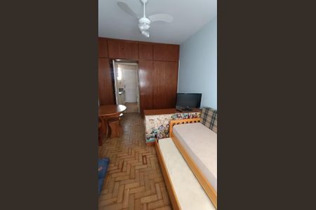 Studio para alugar com 28m², 1 quarto e 1 vaga Studio para alugar com 28m², 1 quarto e 1 vagaSala / Quarto