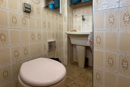 Banheiro de kitnet/studio para alugar com 1 quarto, 28m² em Gonzaga, Santos