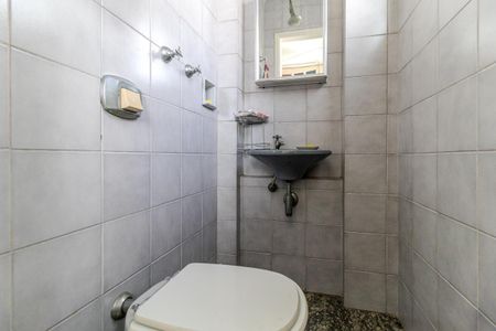 Apartamento à venda com 210m², 4 quartos e 2 vagas Apartamento à venda com 210m², 4 quartos e 2 vagasBanheiro de Serviço