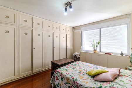 Apartamento à venda com 210m², 4 quartos e 2 vagas Apartamento à venda com 210m², 4 quartos e 2 vagasSuíte
