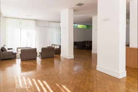 Apartamento à venda com 210m², 4 quartos e 2 vagas Apartamento à venda com 210m², 4 quartos e 2 vagasSalão de Festas