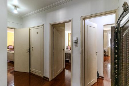Apartamento à venda com 210m², 4 quartos e 2 vagas Apartamento à venda com 210m², 4 quartos e 2 vagasCorredor