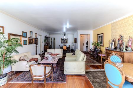 Apartamento à venda com 210m², 4 quartos e 2 vagas Apartamento à venda com 210m², 4 quartos e 2 vagasSala