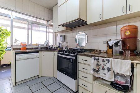 Apartamento à venda com 210m², 4 quartos e 2 vagas Apartamento à venda com 210m², 4 quartos e 2 vagasCozinha