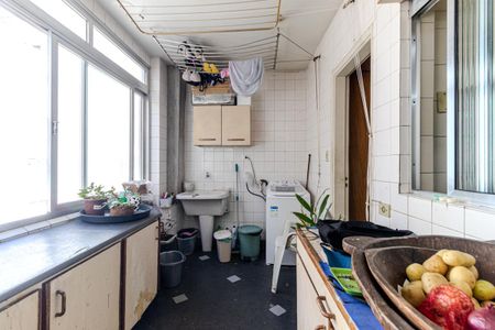 Apartamento à venda com 210m², 4 quartos e 2 vagas Apartamento à venda com 210m², 4 quartos e 2 vagasÁrea de Serviço