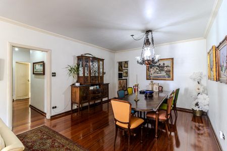 Apartamento à venda com 210m², 4 quartos e 2 vagas Apartamento à venda com 210m², 4 quartos e 2 vagasSala