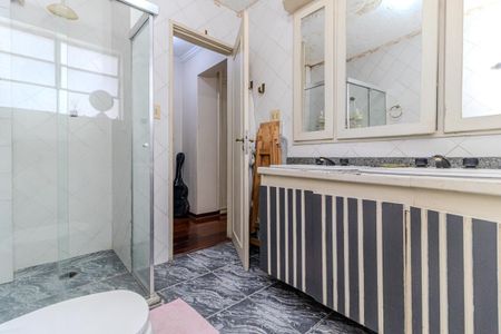 Apartamento à venda com 210m², 4 quartos e 2 vagas Apartamento à venda com 210m², 4 quartos e 2 vagasBanheiro da Suíte