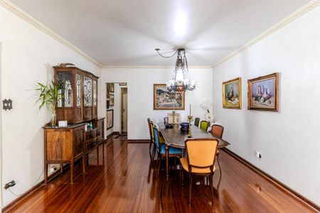 Apartamento à venda com 210m², 4 quartos e 2 vagas Apartamento à venda com 210m², 4 quartos e 2 vagasSala