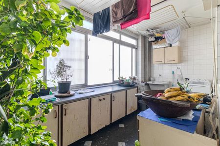 Apartamento à venda com 210m², 4 quartos e 2 vagas Apartamento à venda com 210m², 4 quartos e 2 vagasÁrea de Serviço