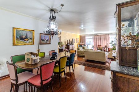 Apartamento à venda com 210m², 4 quartos e 2 vagas Apartamento à venda com 210m², 4 quartos e 2 vagasSala
