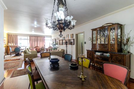 Apartamento à venda com 210m², 4 quartos e 2 vagas Apartamento à venda com 210m², 4 quartos e 2 vagasSala