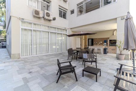 Apartamento à venda com 210m², 4 quartos e 2 vagas Apartamento à venda com 210m², 4 quartos e 2 vagasChurrasqueira