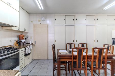 Apartamento à venda com 210m², 4 quartos e 2 vagas Apartamento à venda com 210m², 4 quartos e 2 vagasCozinha
