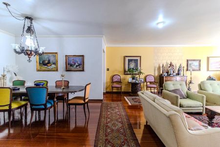 Apartamento à venda com 210m², 4 quartos e 2 vagas Apartamento à venda com 210m², 4 quartos e 2 vagasSala