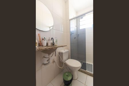 Banheiro de apartamento para alugar com 2 quartos, 47m² em Arsenal, São Gonçalo