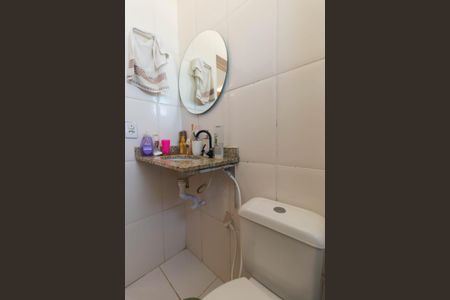 Banheiro de apartamento para alugar com 2 quartos, 47m² em Arsenal, São Gonçalo