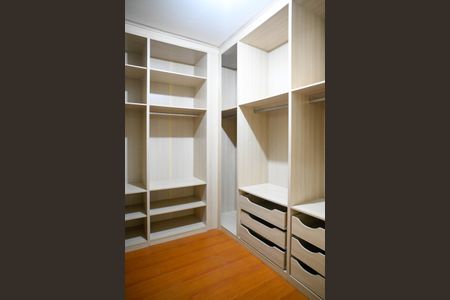 Closet de casa para alugar com 3 quartos, 170m² em Vila Nair, São Paulo