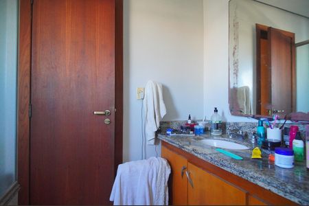 Apartamento à venda com 246m², 2 quartos e 1 vagaBanheiro da Suíte